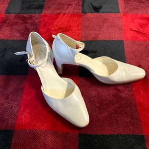 Michelle D white leather heels. Size 8